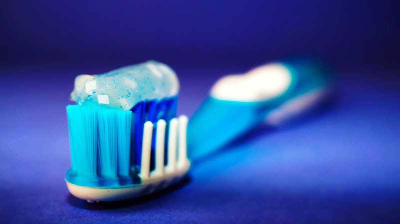 วิธีทำความสะอาดฆ่าเชื้อแบคทีเรียบนแปรงสีฟัน